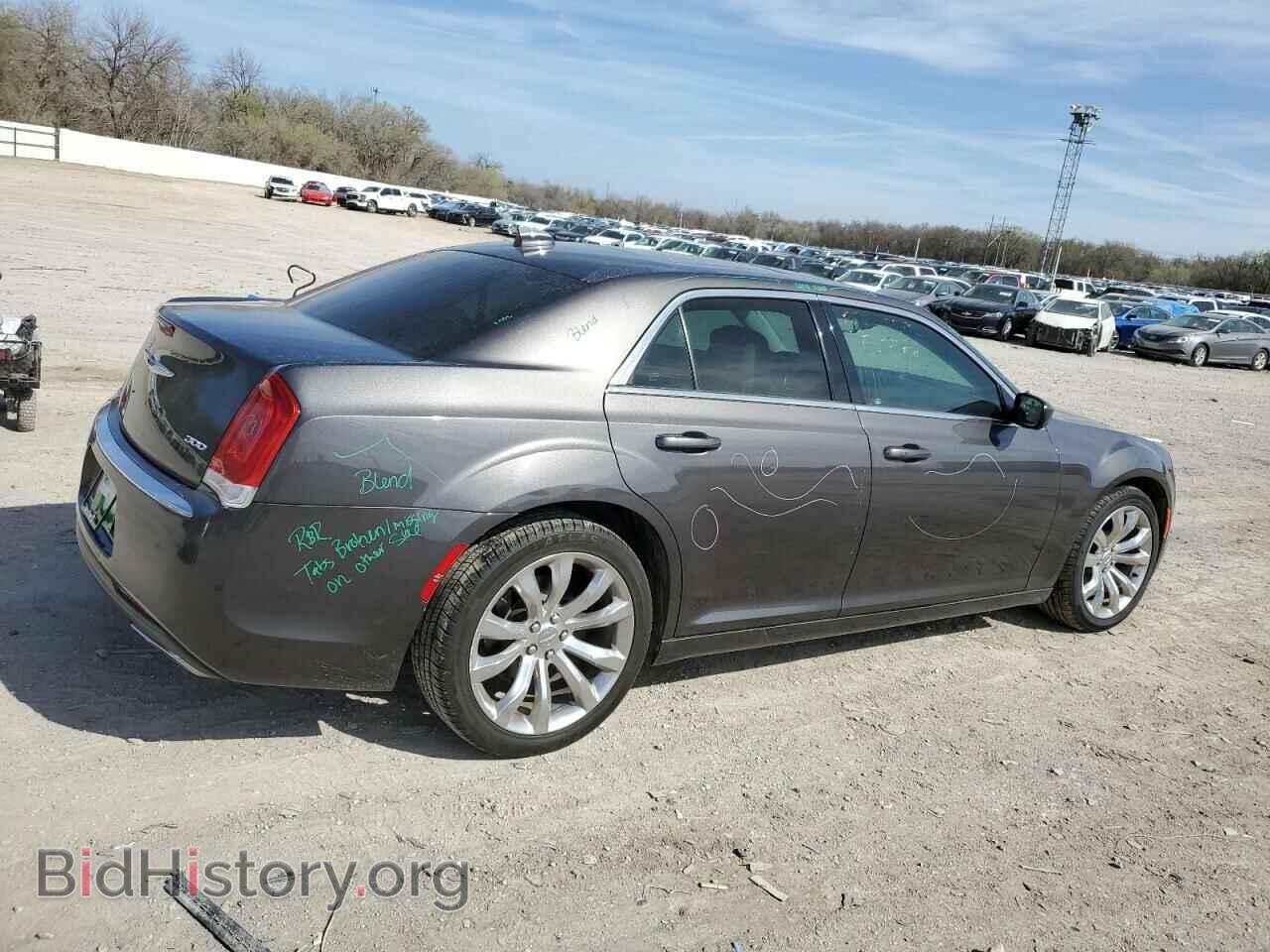 2017 CHRYSLER 300 - VIN: 2C3CCAAG1HH577394 - Фото 3