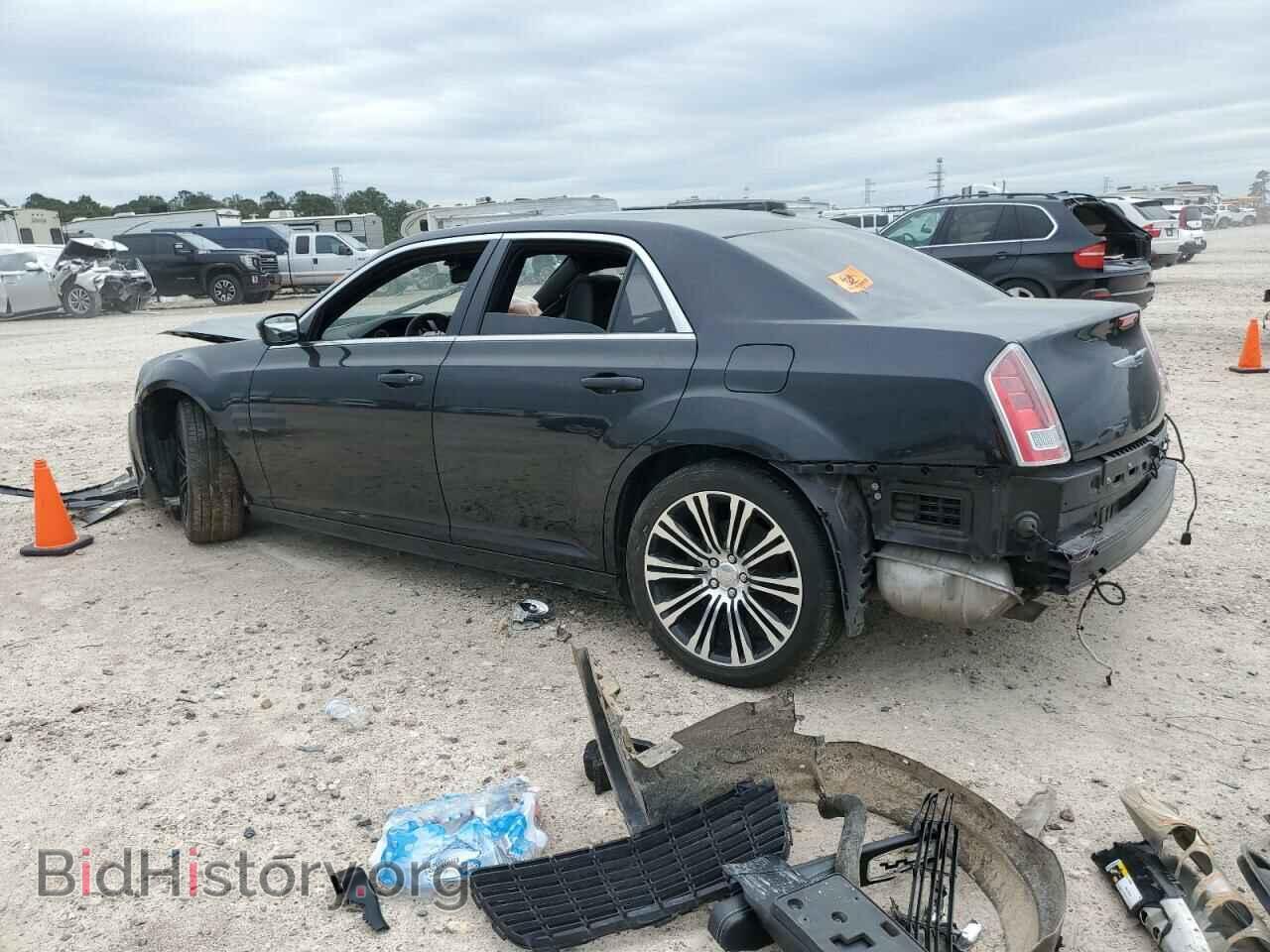 2013 CHRYSLER 300 - VIN: 2C3CCABG8DH658966 - Фото 2