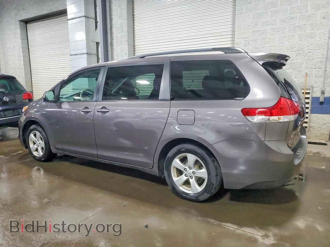 2013 TOYOTA SIENNA - VIN: 5TDKK3DC8DS392494 - Фото 2
