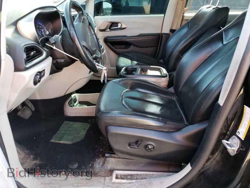 2020 Chrysler PACIFICA (VIN 2C4RC1BG4LR105049) — photo 7 of 13