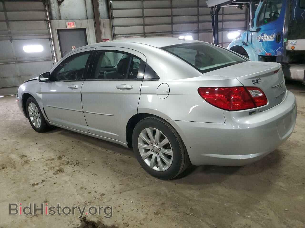 2010 CHRYSLER SEBRING - VIN: 1C3CC5FDXAN194458 - Фото 2