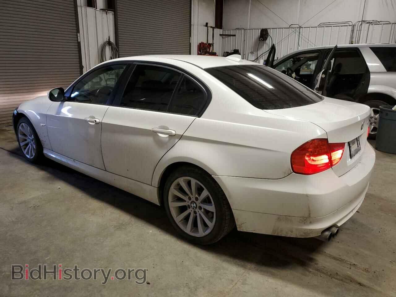 2011 BMW 3 SERIES - VIN: WBAPH5C51BF093670 - Фото 2