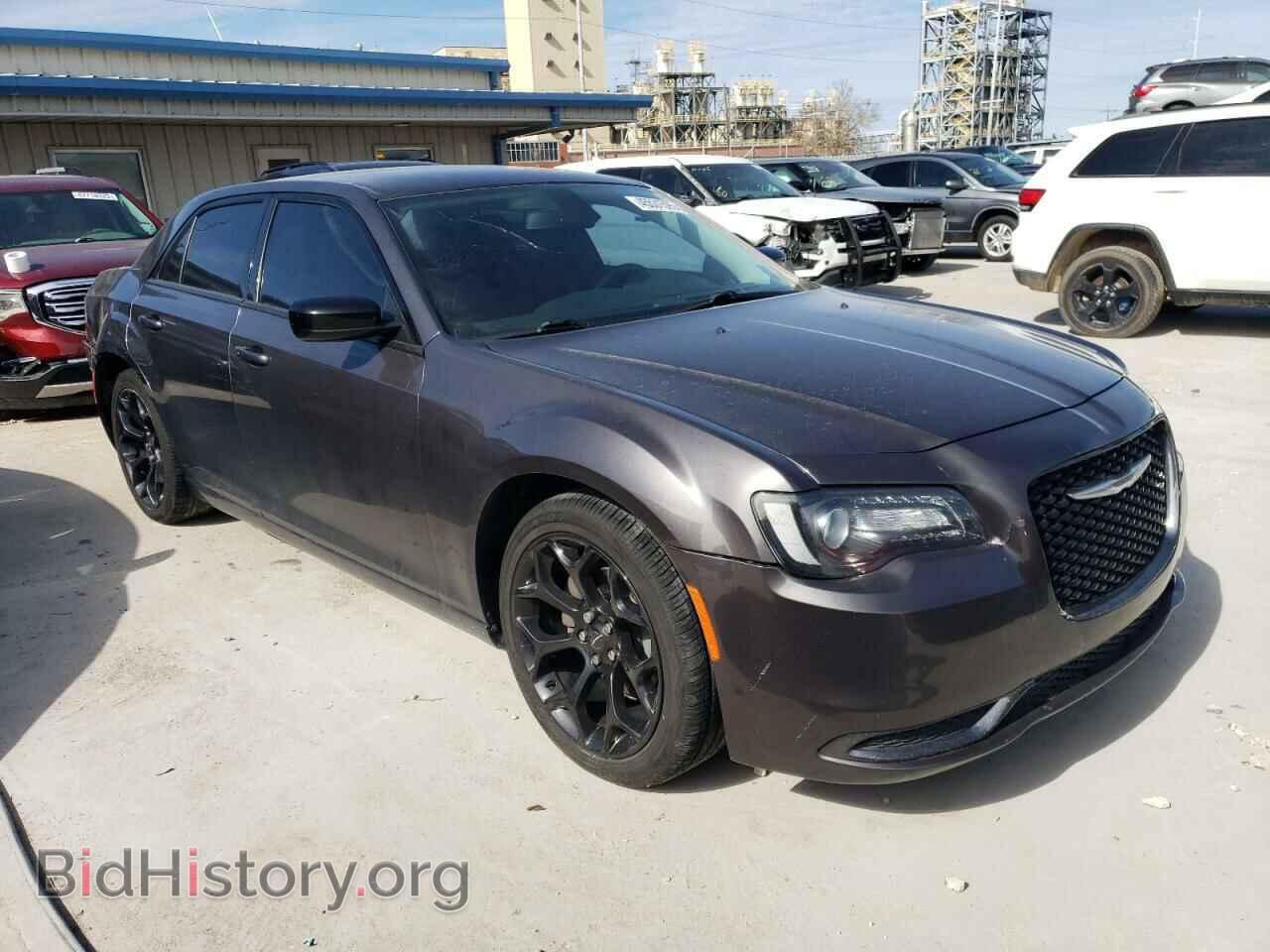 2019 CHRYSLER 300 - VIN: 2C3CCAAG4KH582628 - Фото 4
