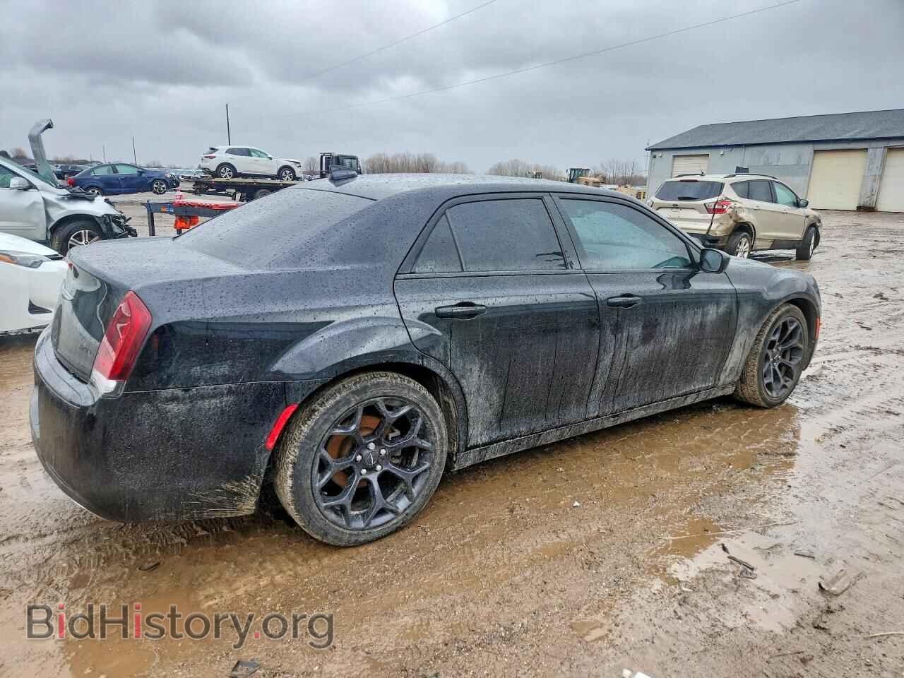 2019 CHRYSLER 300 - VIN: 2C3CCAAG5KH648233 - Фото 3