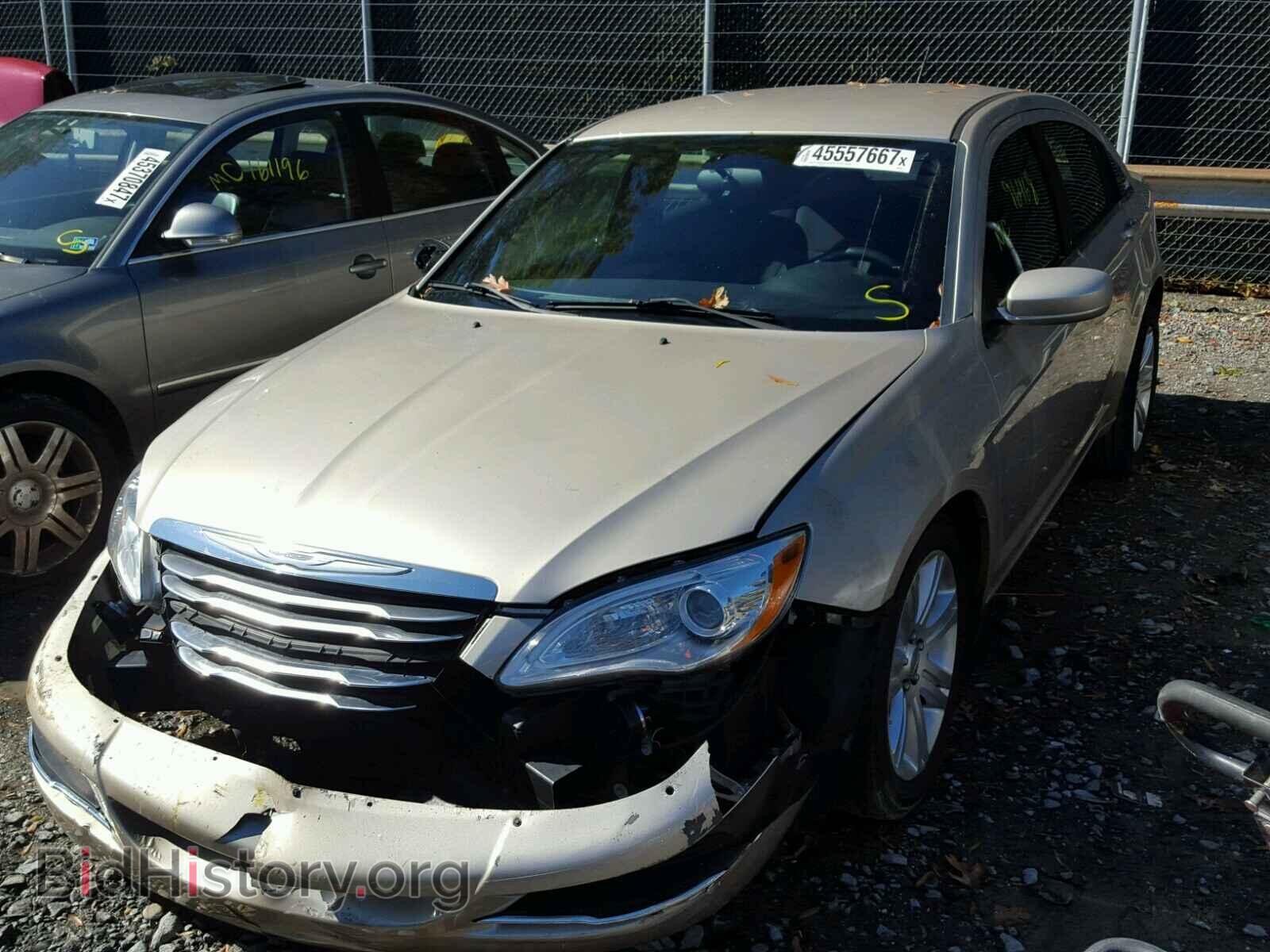 2013 CHRYSLER 200 - VIN: 1C3CCBAB1DN762136 - Фото 2
