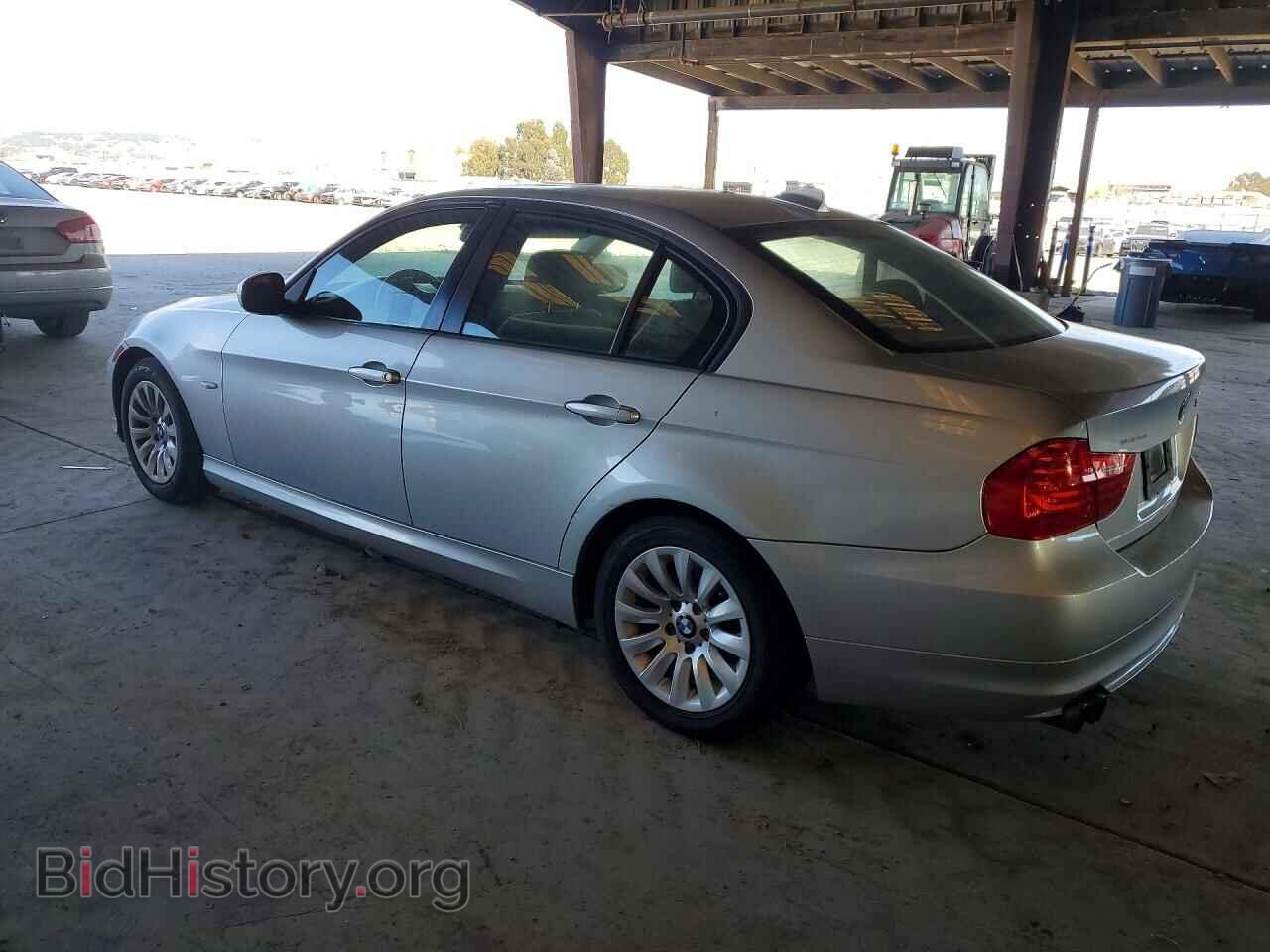 2009 BMW 3 SERIES - VIN: WBAPH57579NL77931 - Фото 2