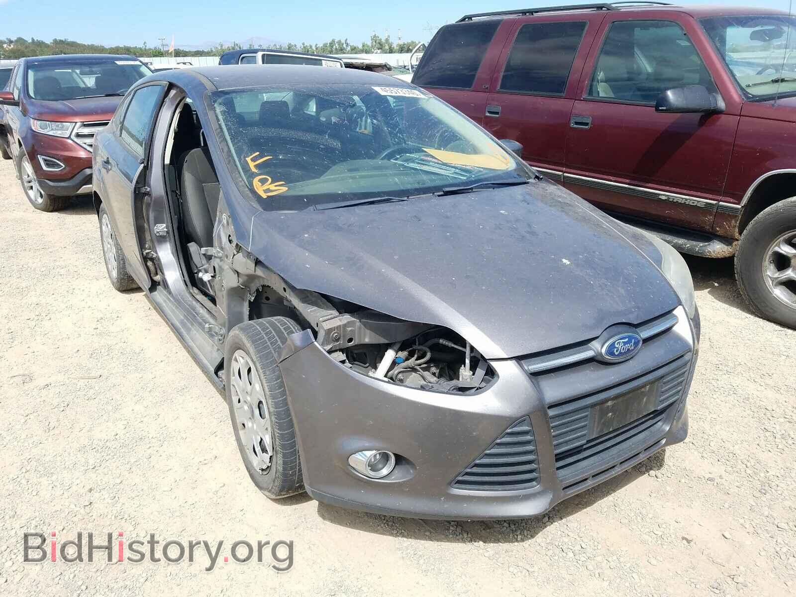 Photo 1FAHP3F21CL195236 - FORD FOCUS 2012