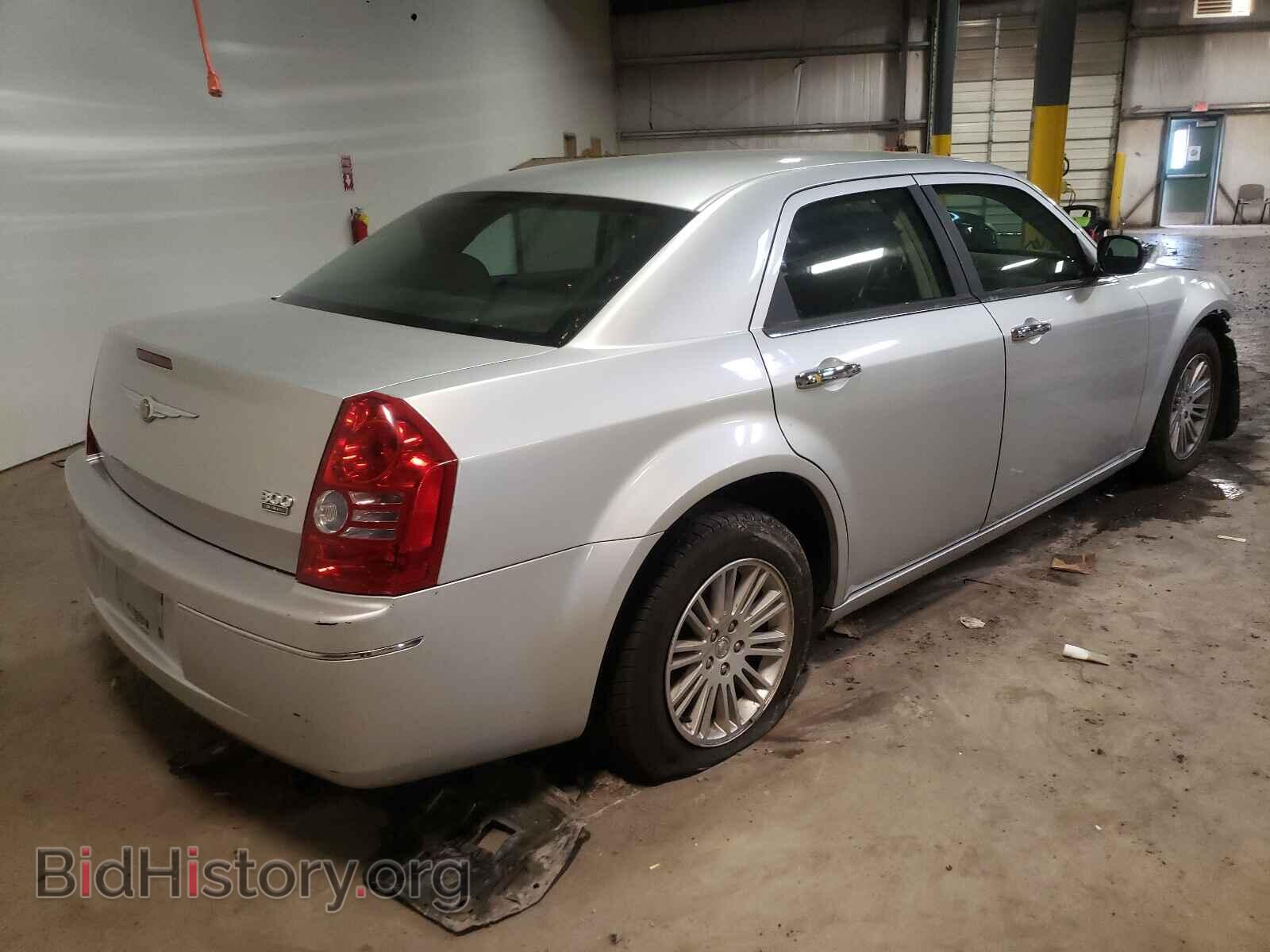 2010 CHRYSLER 300 - VIN: 2C3CA4CD2AH104989 - Фото 4