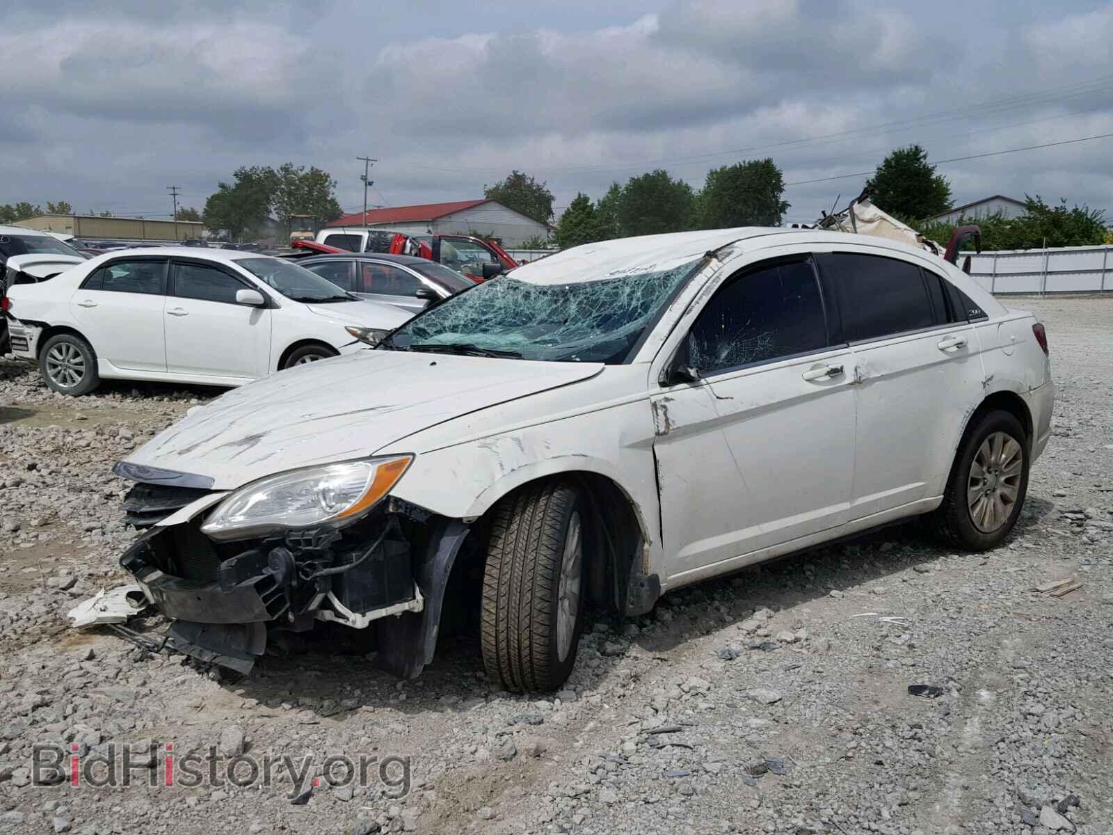 2011 CHRYSLER 200 - VIN: 1C3BC4FB0BN521486 - Фото 2