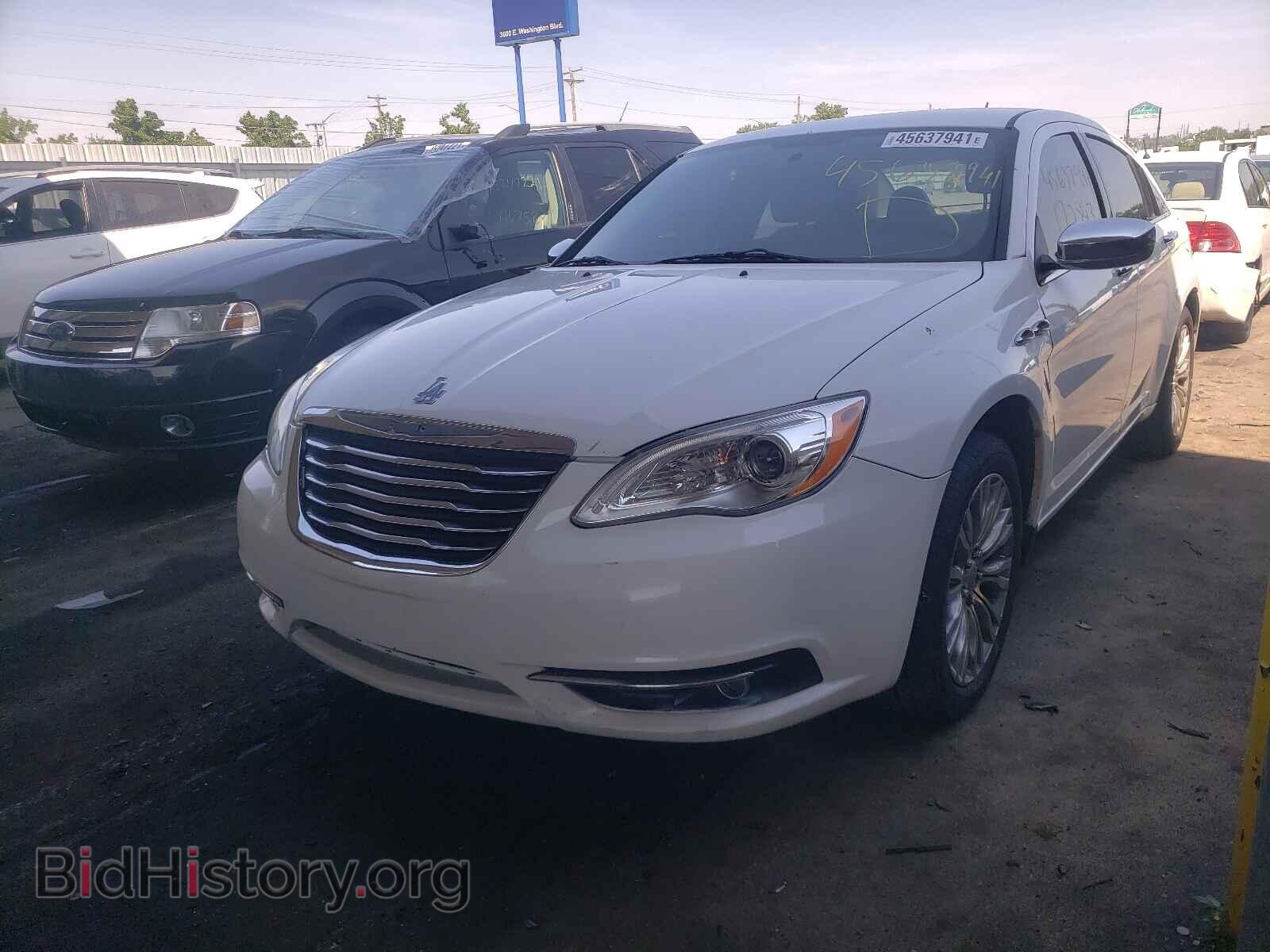 2011 CHRYSLER 200 - VIN: 1C3BC2FB6BN570485 - Фото 2