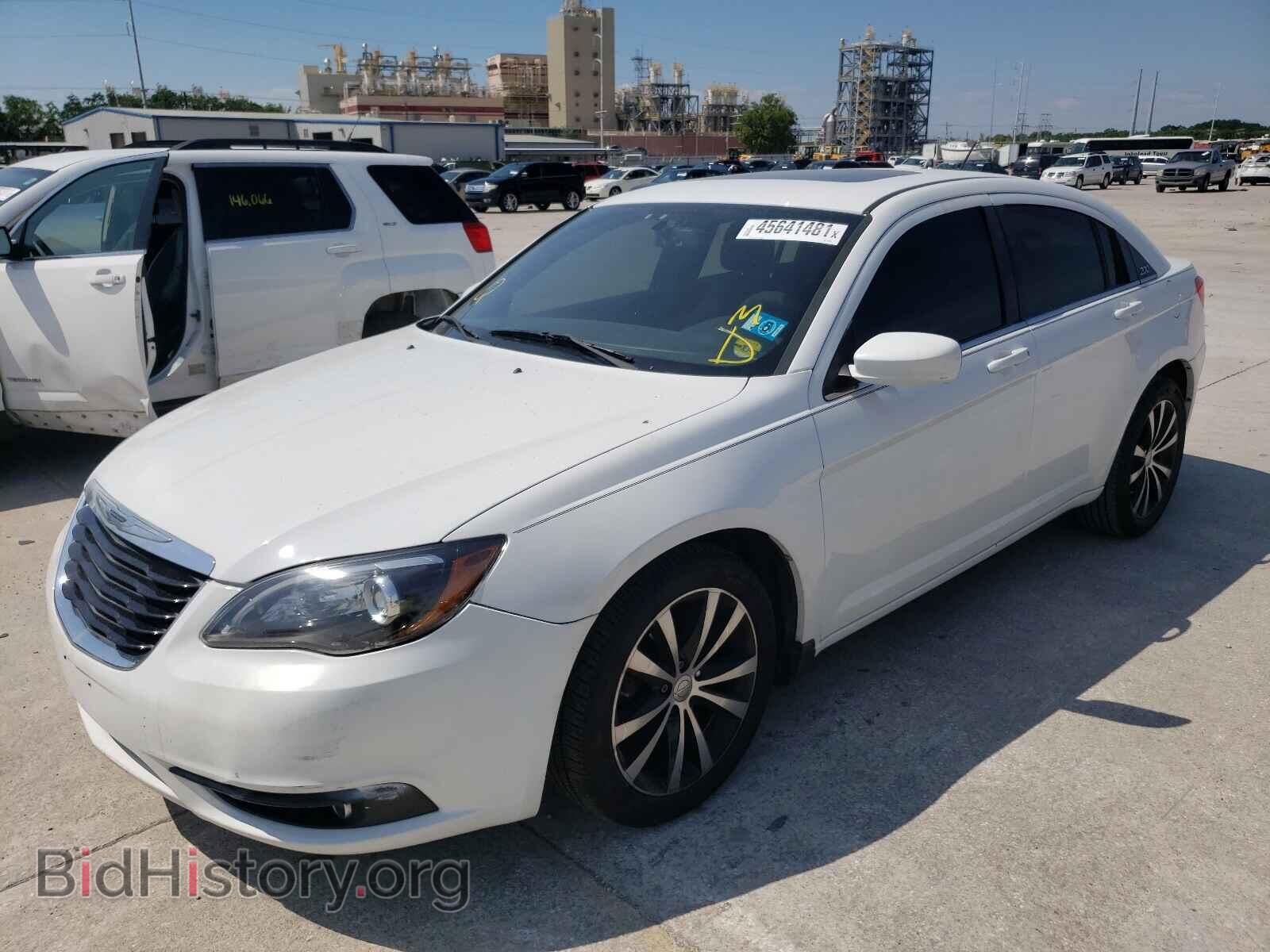 2013 CHRYSLER 200 - VIN: 1C3CCBBG2DN745890 - Фото 2