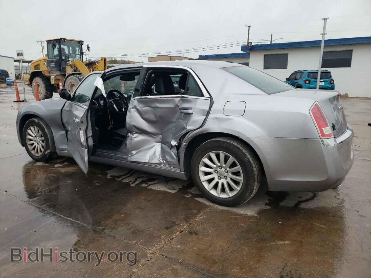 2013 CHRYSLER 300 - VIN: 2C3CCAAG3DH728181 - Фото 2