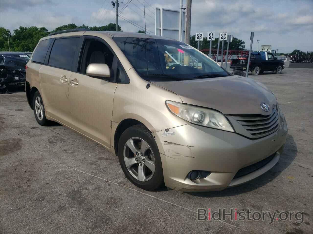 Photo 5TDKK3DC0BS136721 - TOYOTA SIENNA 2011