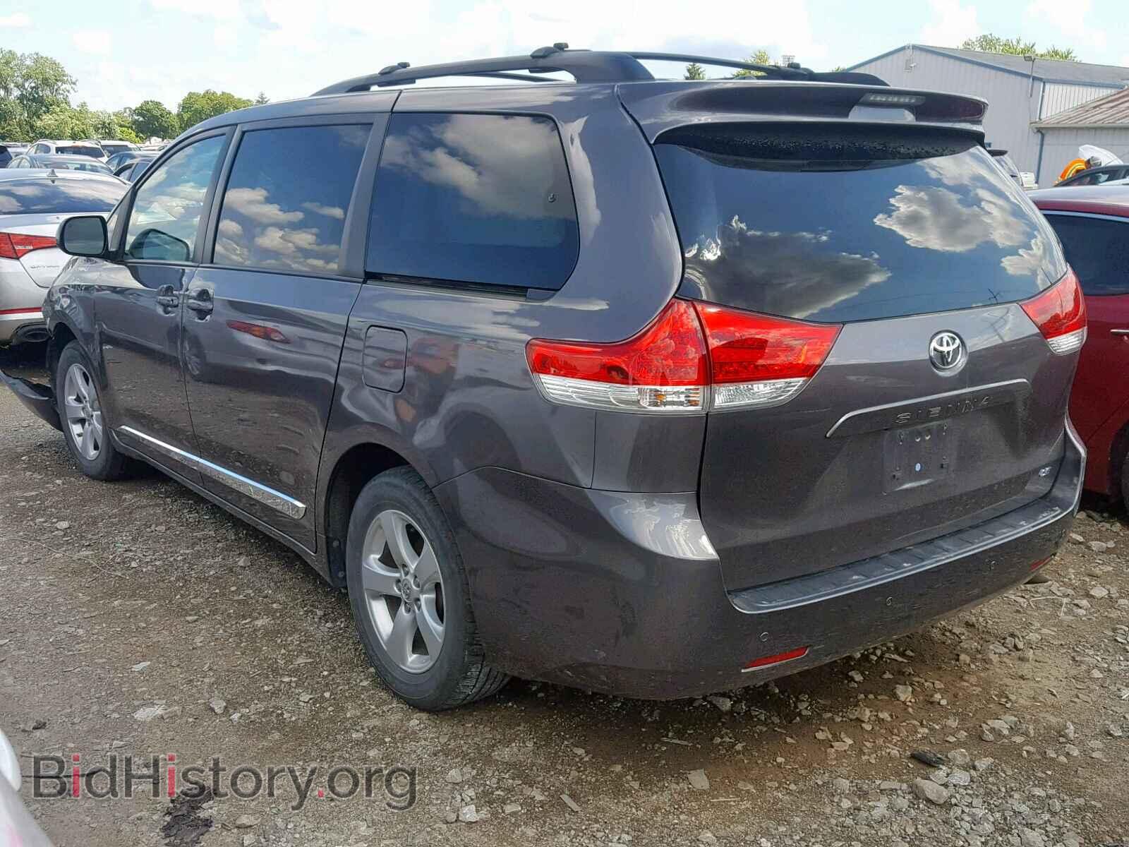2013 TOYOTA SIENNA LE - VIN: 5TDKK3DC8DS306830 - Фото 3