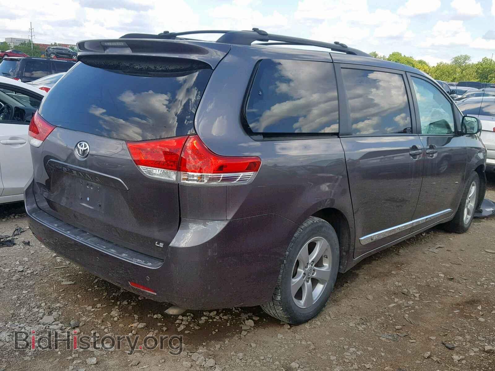 2013 TOYOTA SIENNA LE - VIN: 5TDKK3DC8DS306830 - Фото 4
