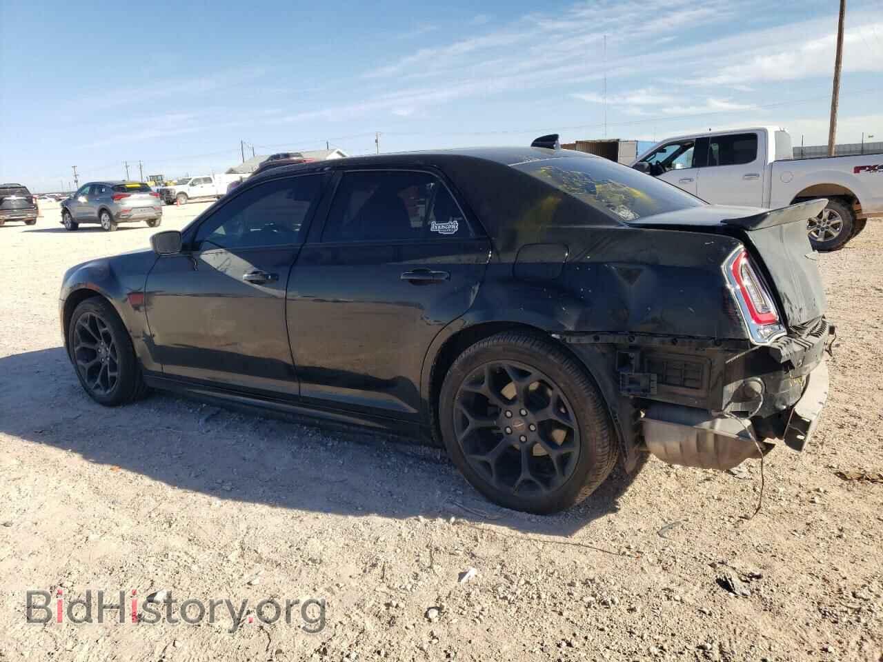 2019 CHRYSLER 300 - VIN: 2C3CCABG6KH667159 - Фото 2
