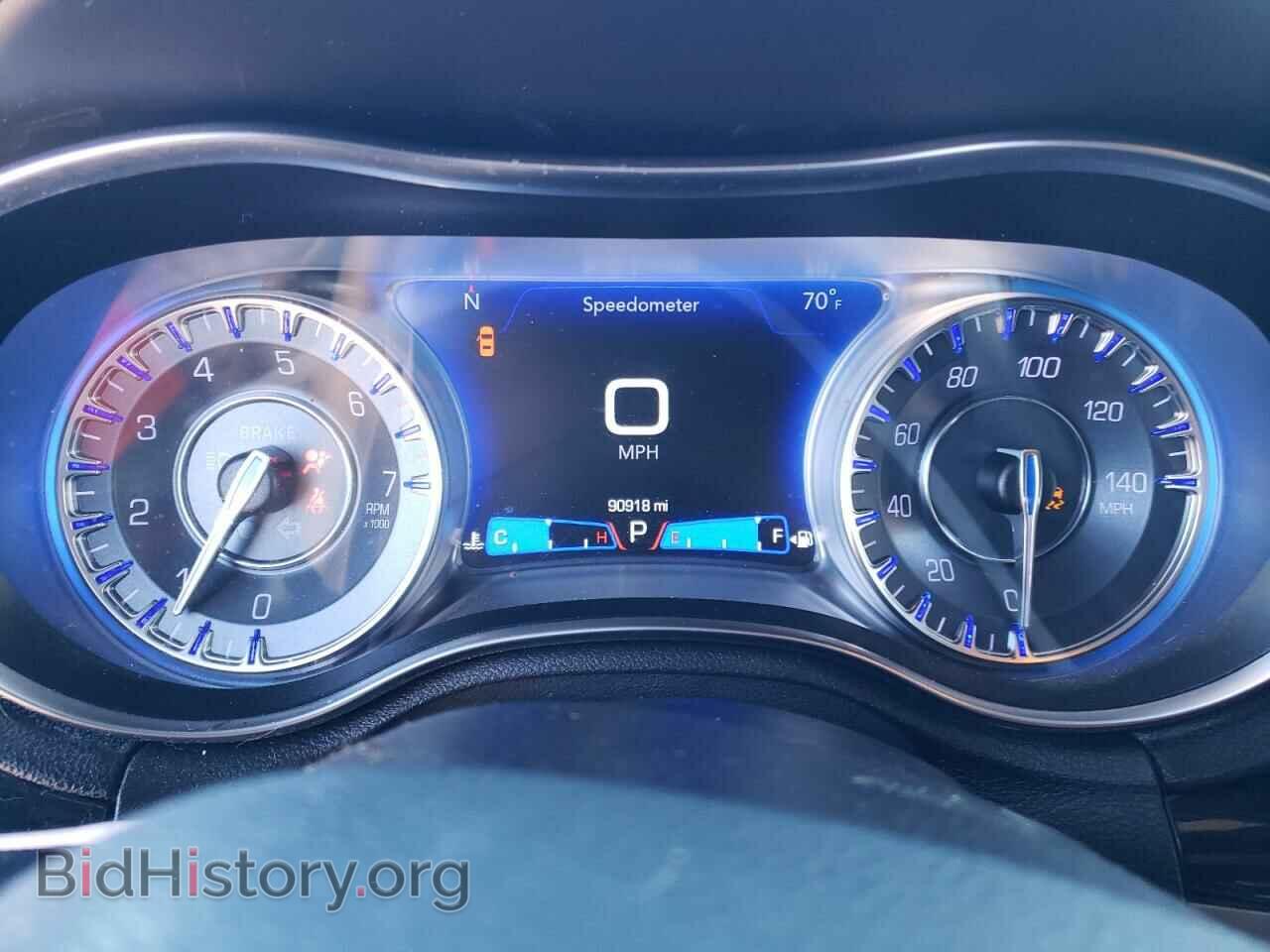 2019 CHRYSLER 300 - VIN: 2C3CCABG6KH667159 - Фото 9