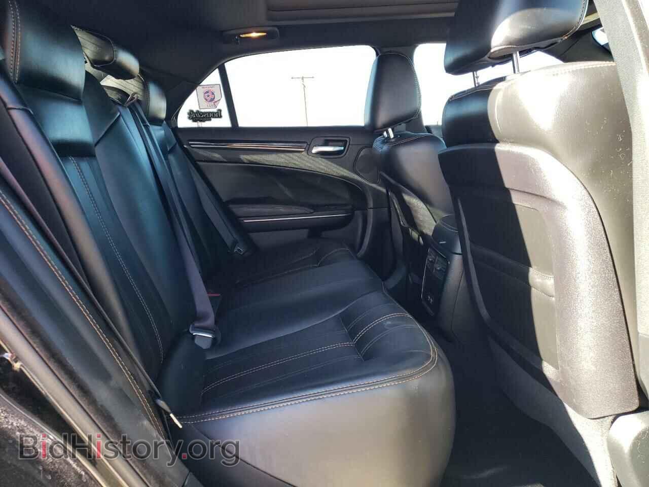 2019 CHRYSLER 300 - VIN: 2C3CCABG6KH667159 - Фото 10