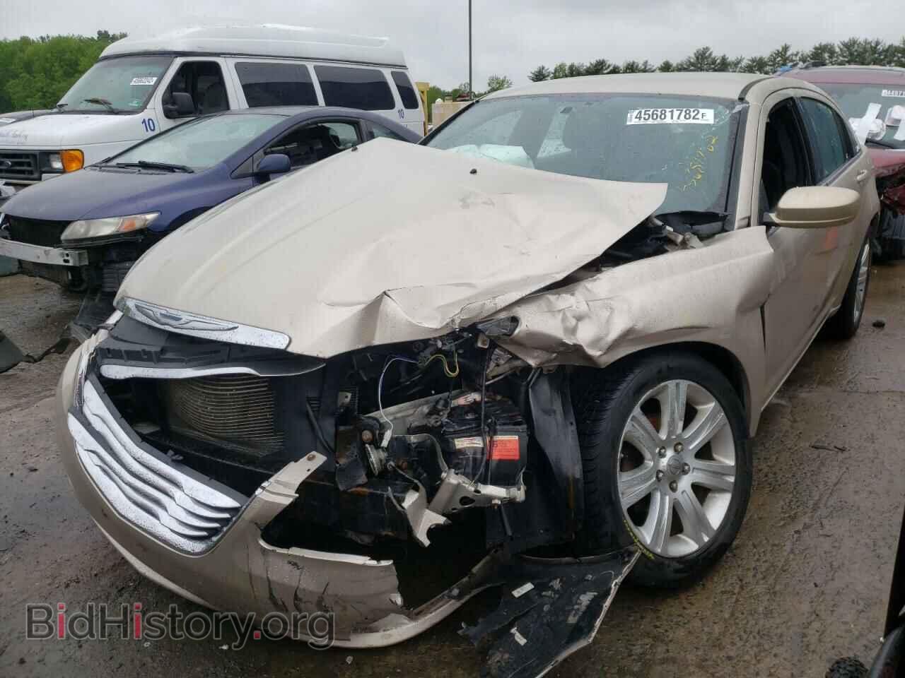2013 CHRYSLER 200 - VIN: 1C3CCBAB1DN704818 - Фото 2