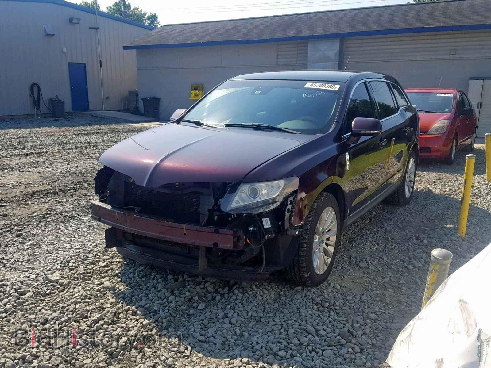 2011 LINCOLN MKT - VIN: 2LMHJ5FR7BBJ50174 - Фото 2