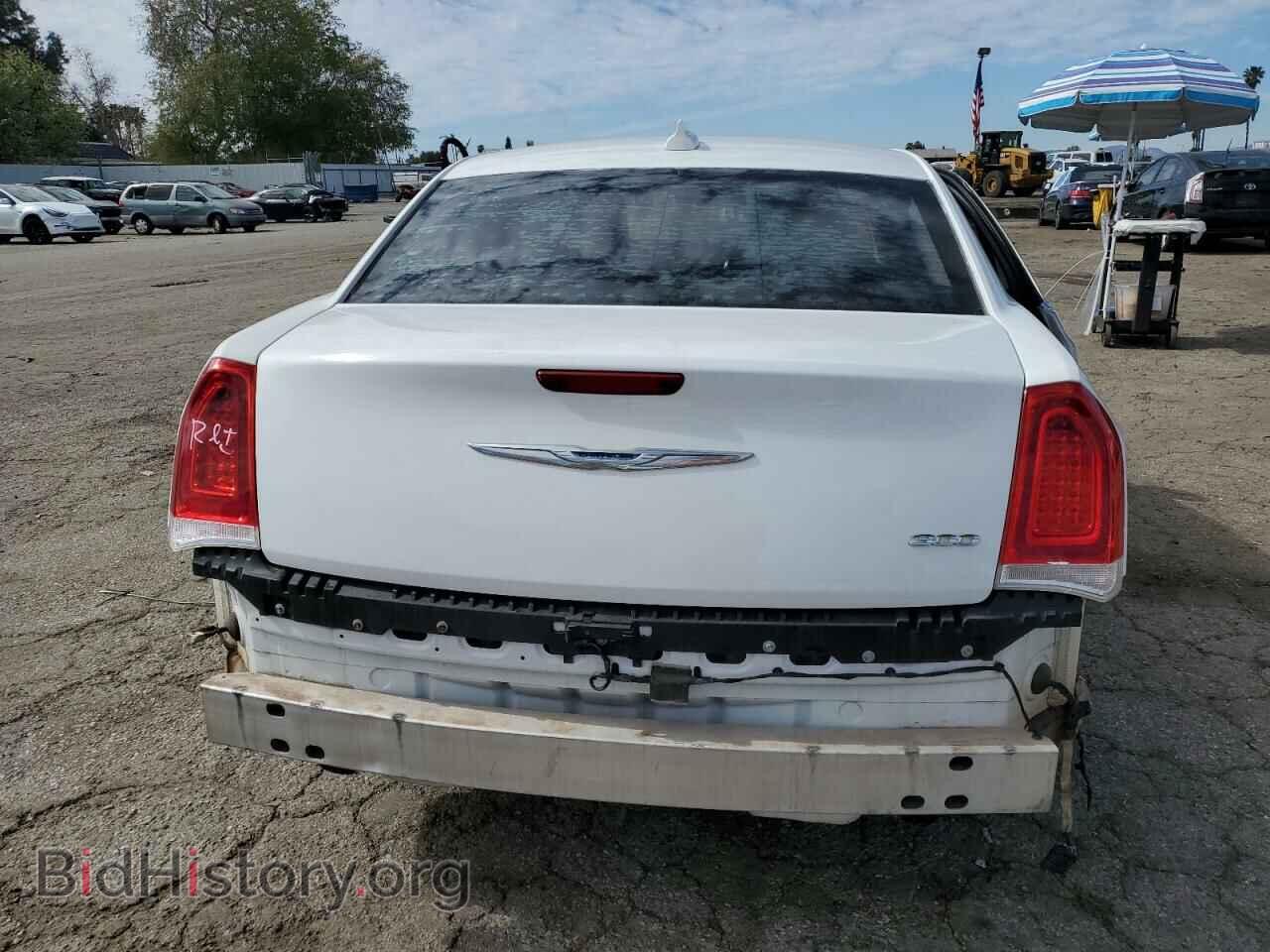 2015 CHRYSLER 300 - VIN: 2C3CCAAG7FH930802 - Фото 6