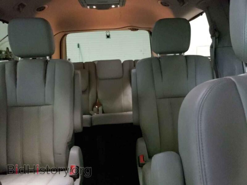 2011 Chrysler MINIVAN (VIN 2A4RR8DG2BR781335) — photo 10 of 13