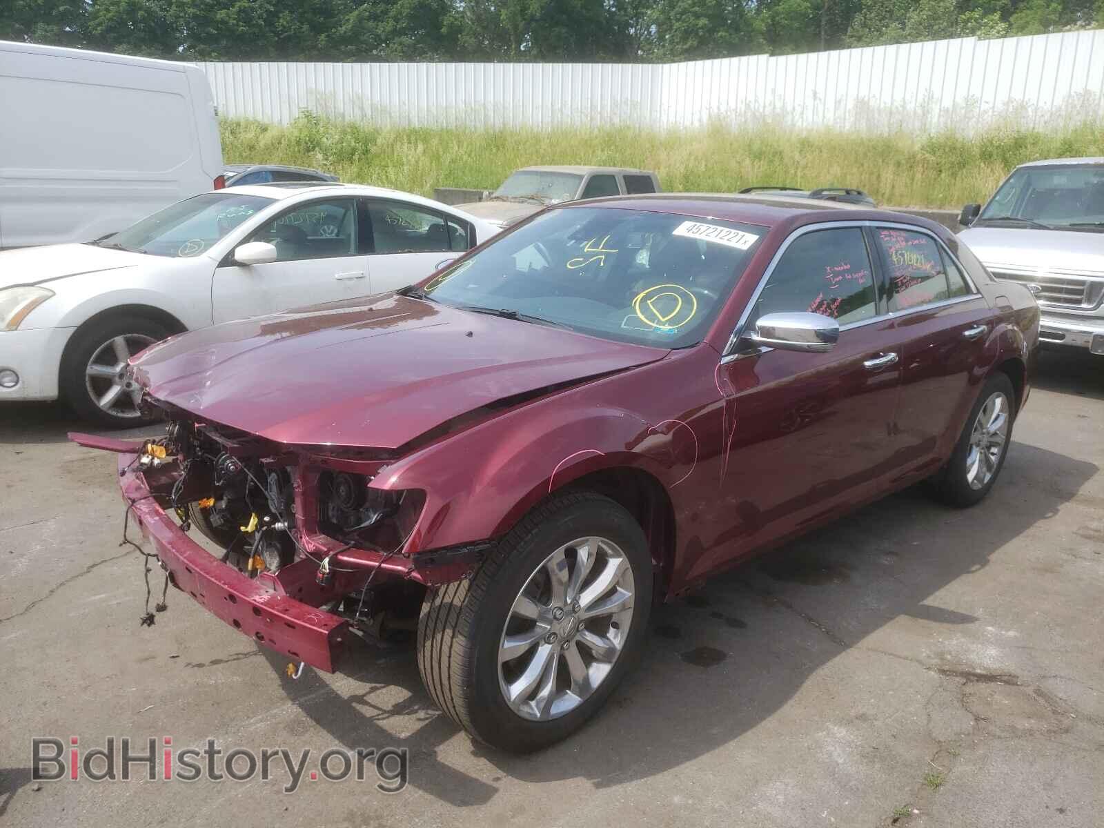 2019 CHRYSLER 300 - VIN: 2C3CCAKG8KH566592 - Фото 2