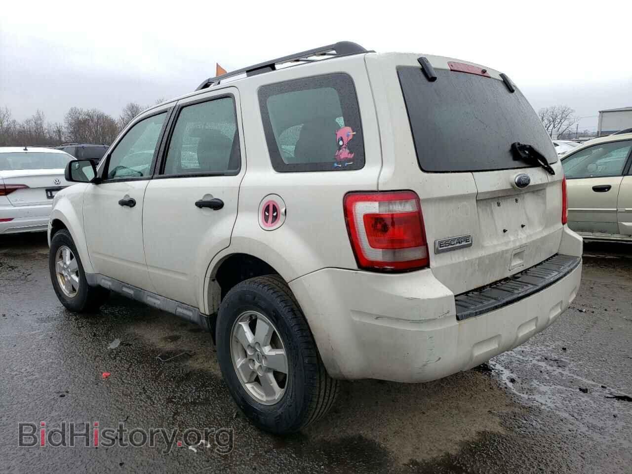 2010 FORD ESCAPE - VIN: 1FMCU0C75AKB63111 - Фото 2