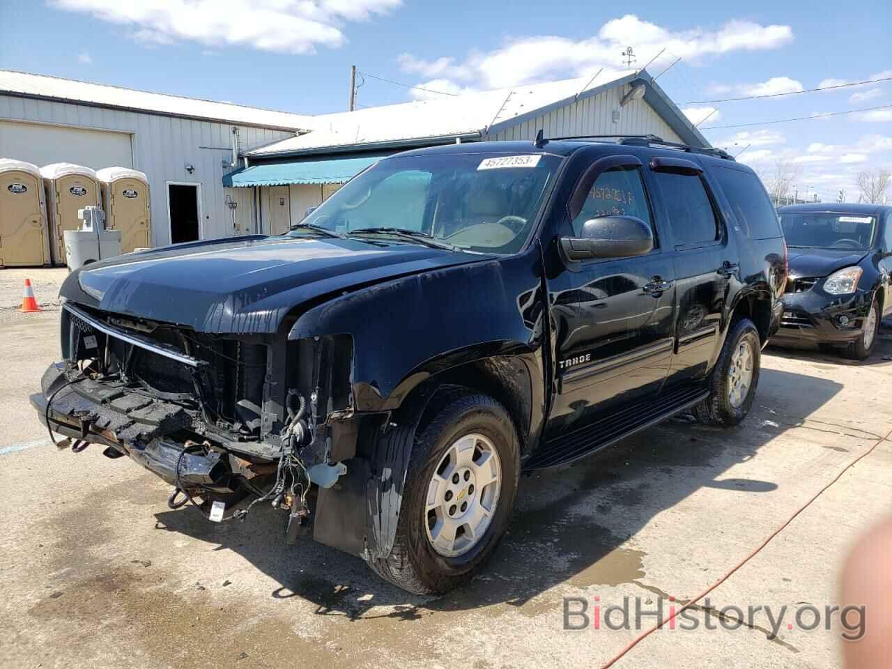 Photo 1GNSKBE05BR299742 - CHEVROLET TAHOE 2011