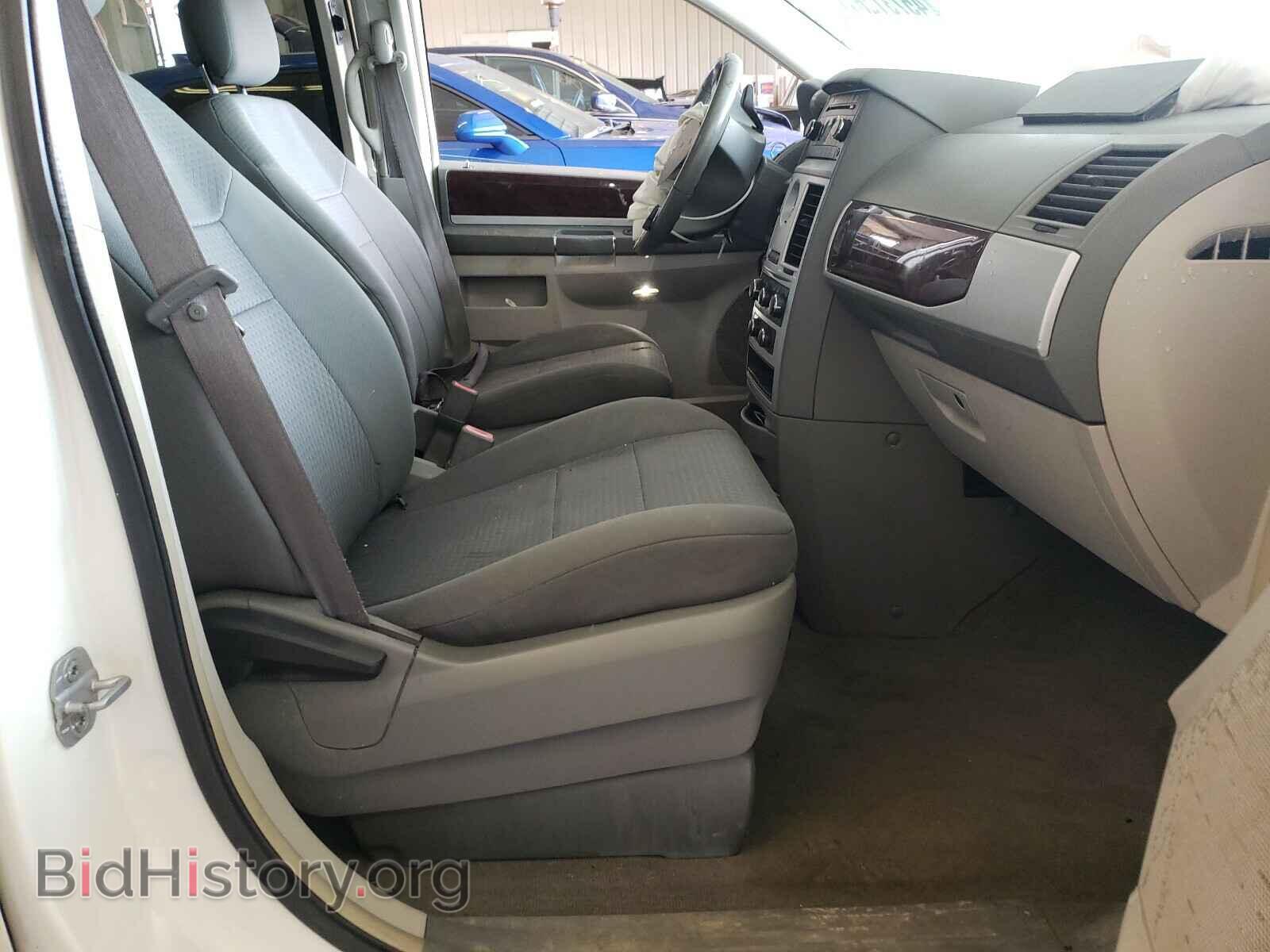 2010 CHRYSLER MINIVAN - VIN: 2A4RR5D1XAR266902 - Фото 5