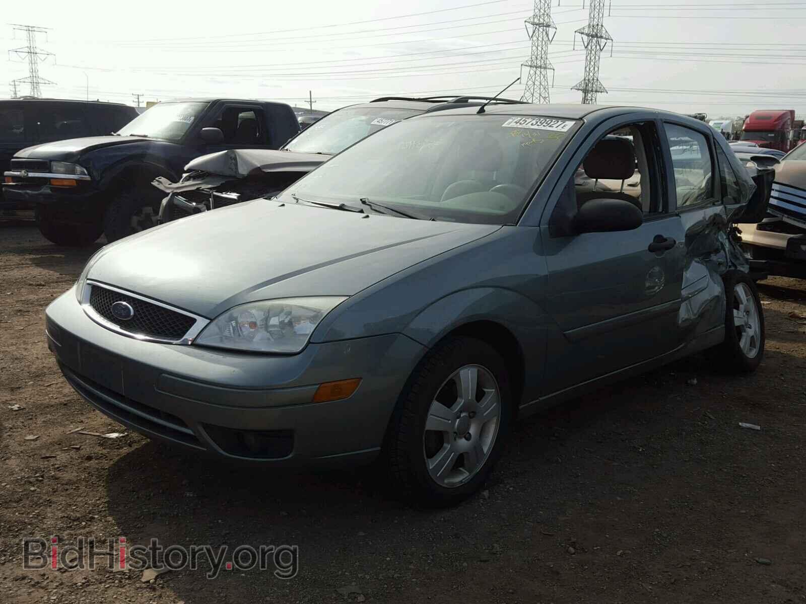 2005 FORD FOCUS - VIN: 1FAFP34N25W105968 - Photo 2