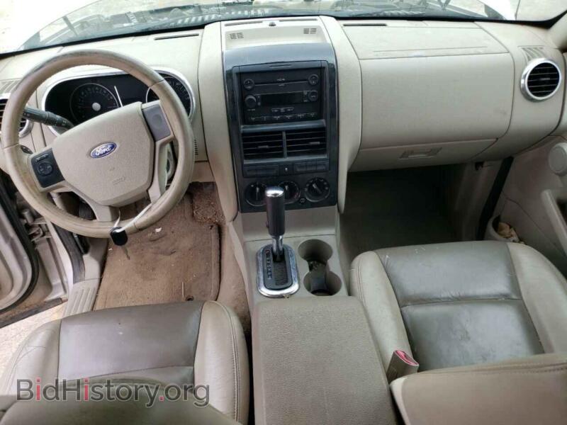 2006 Ford EXPLORER (VIN 1FMEU63E86UA64045) — photo 8 of 12