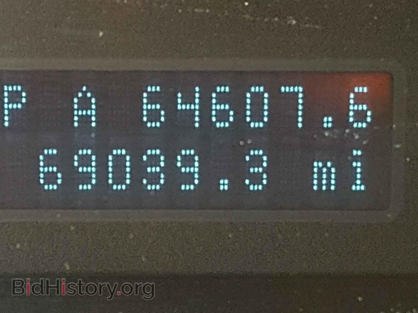 2011 FORD ESCAPE - VIN: 1FMCU0D77BKC49018 - Photo 8