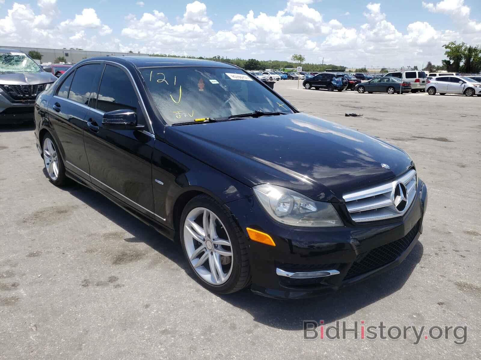 Photo WDDGF4HB7CR209462 - MERCEDES-BENZ C CLASS 2012