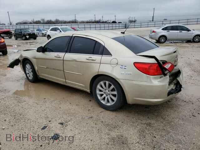 2010 CHRYSLER SEBRING - VIN: 1C3CC5FD7AN196815 - Фото 2