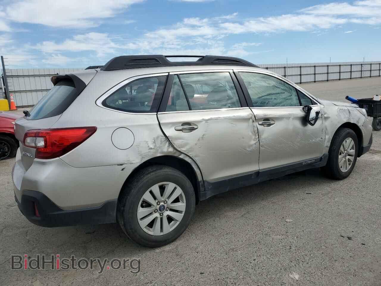 2019 SUBARU OUTBACK - VIN: 4S4BSABC8K3303279 - Фото 3