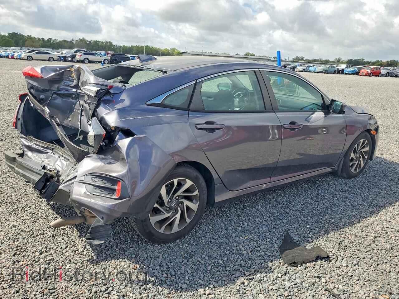 2018 HONDA CIVIC - VIN: 2HGFC2F73JH521150 - Фото 3
