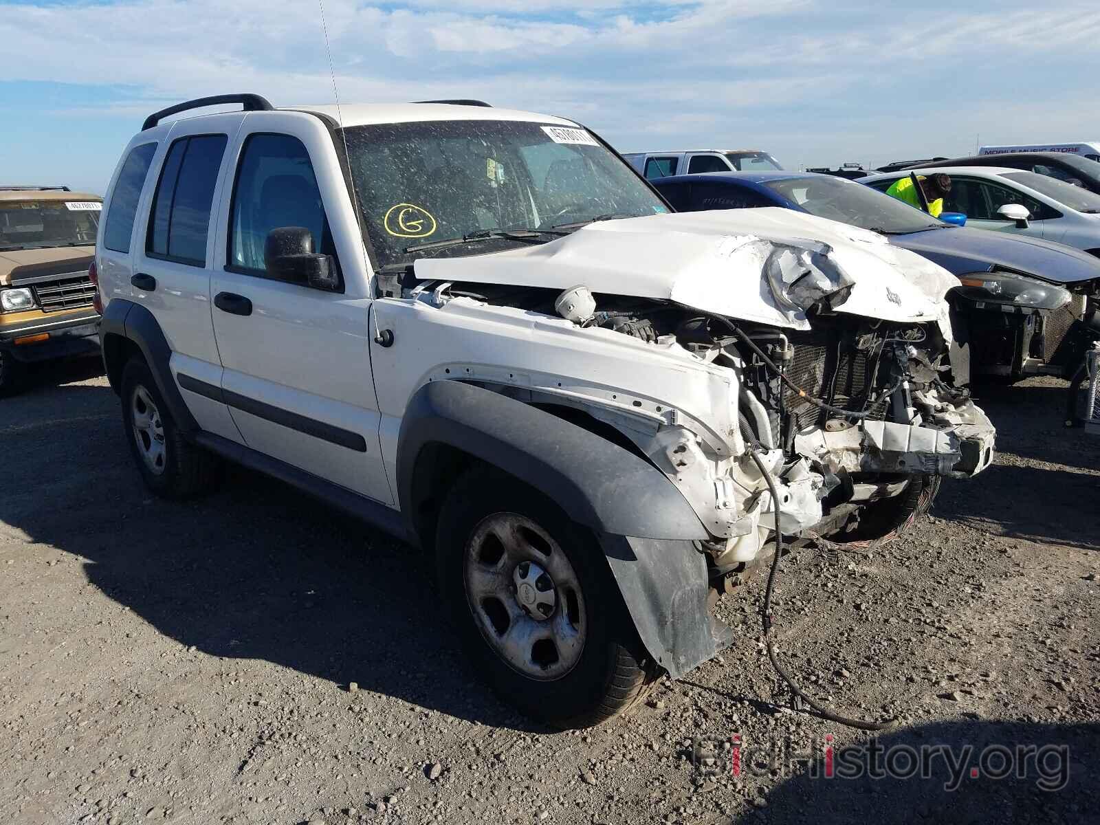 Photo 1J4GL48K86W166043 - JEEP LIBERTY 2006