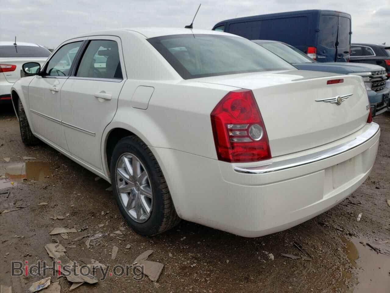 2008 CHRYSLER 300 - VIN: 2C3KA33G28H262470 - Фото 2