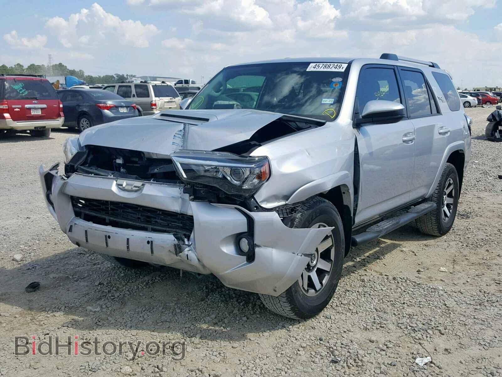 2017 TOYOTA 4RUNNER SR - VIN: JTEBU5JR1H5410629 - Фото 2
