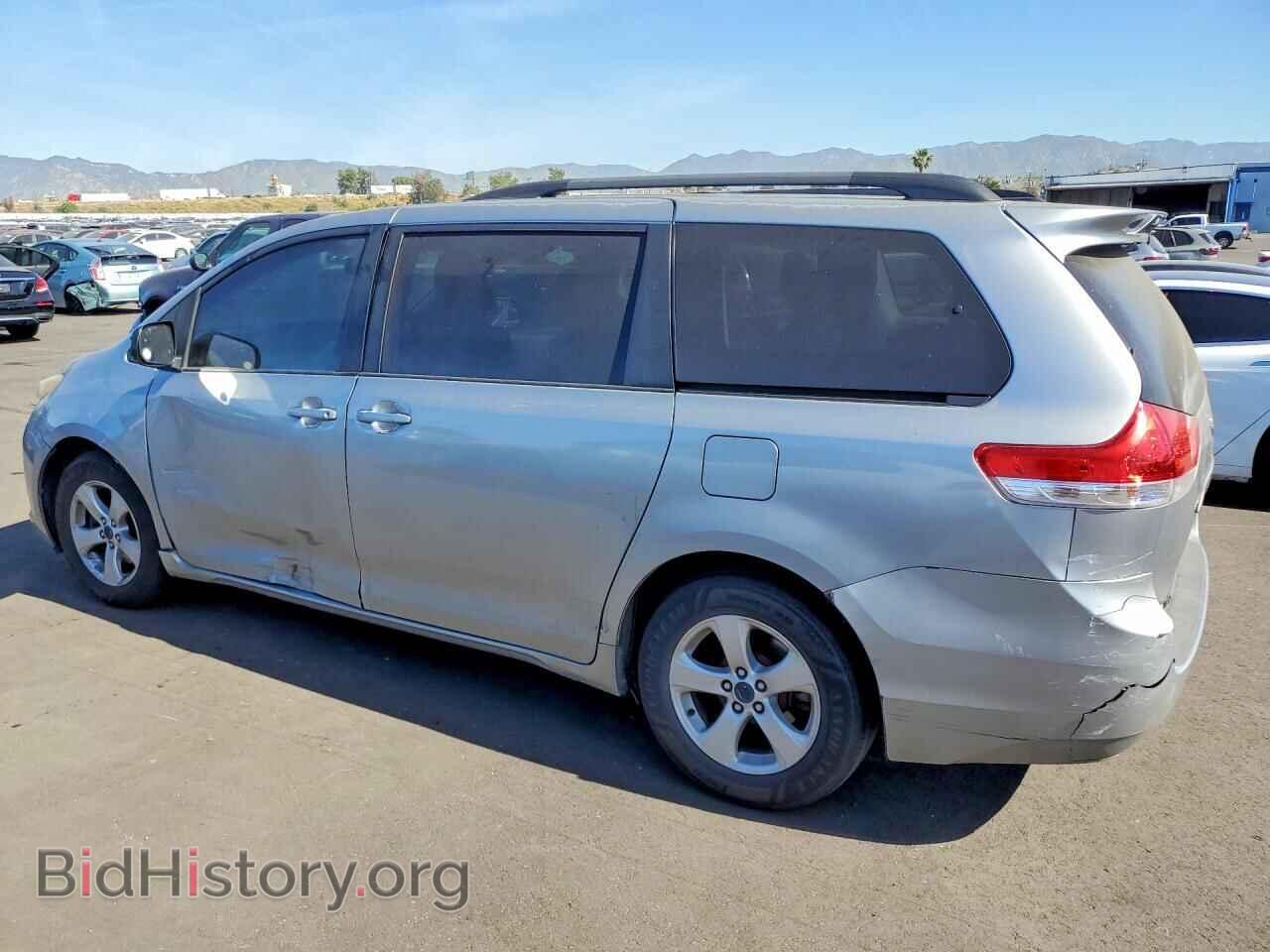 2011 TOYOTA SIENNA - VIN: 5TDKK3DC6BS129093 - Фото 2