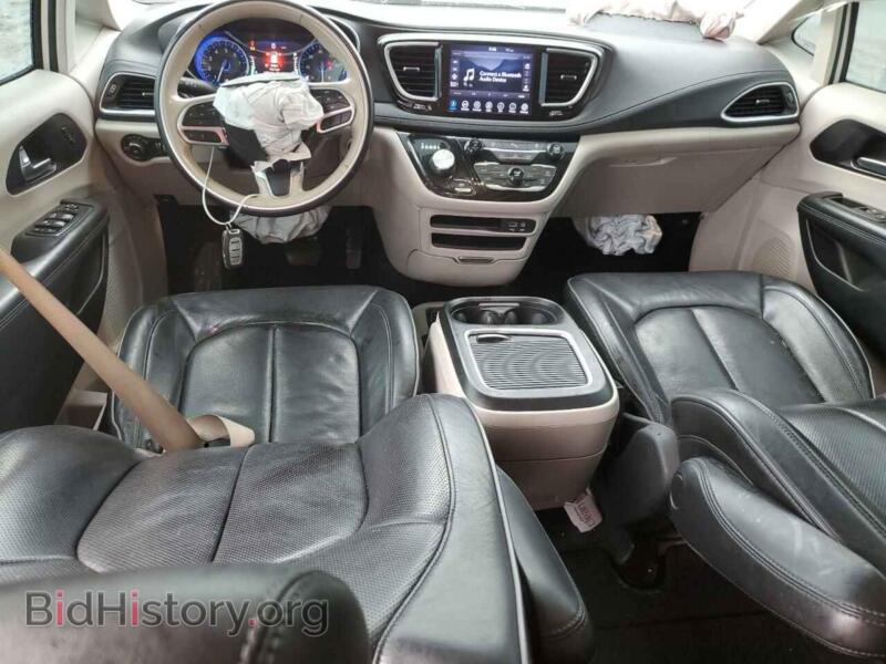 2020 Chrysler PACIFICA (VIN 2C4RC1GG6LR199248) — photo 8 of 13