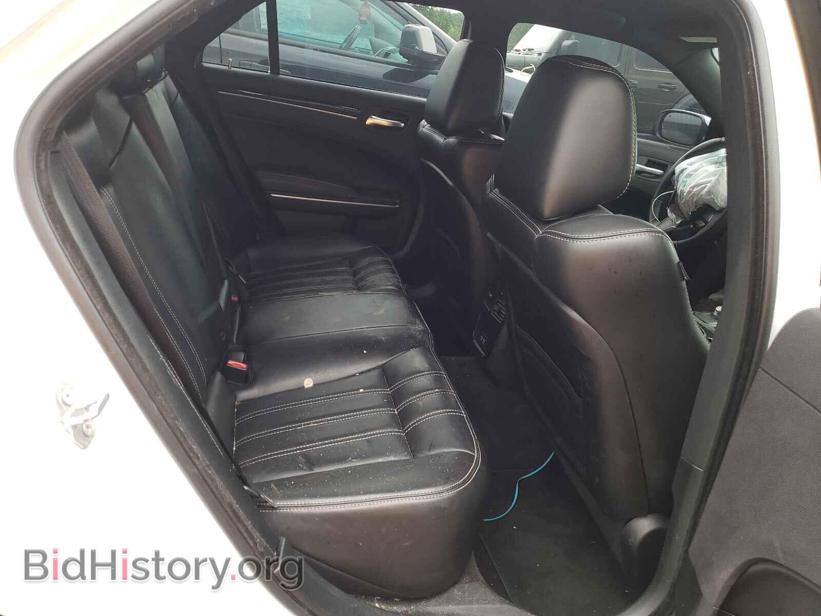 2019 CHRYSLER 300 - VIN: 2C3CCABG2KH538108 - Фото 6