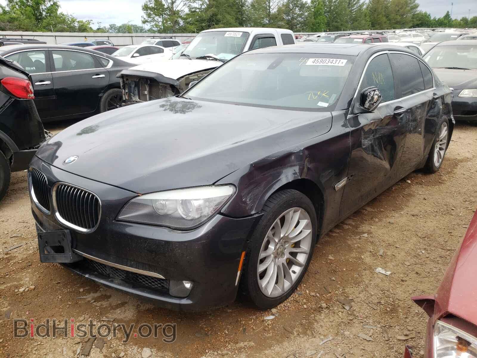 2011 BMW 7 SERIES - VIN: WBAKB8C50BC851867 - Фото 2