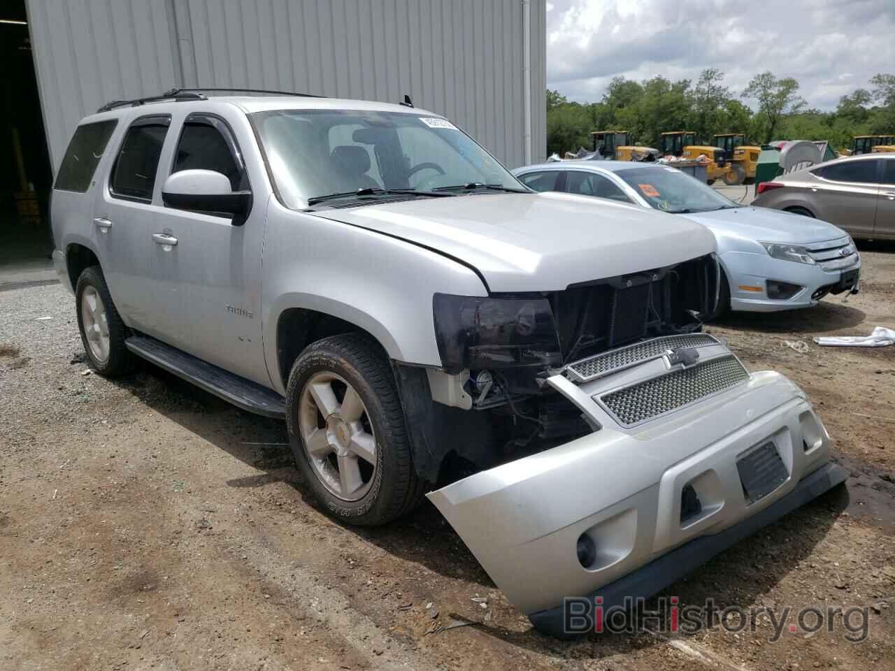 Photo 1GNSCBE03BR126251 - CHEVROLET TAHOE 2011