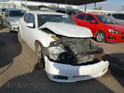 2011 Dodge AVENGER Avenger LU, белый — VIN 1B3BD2FG3BN578131, Copart