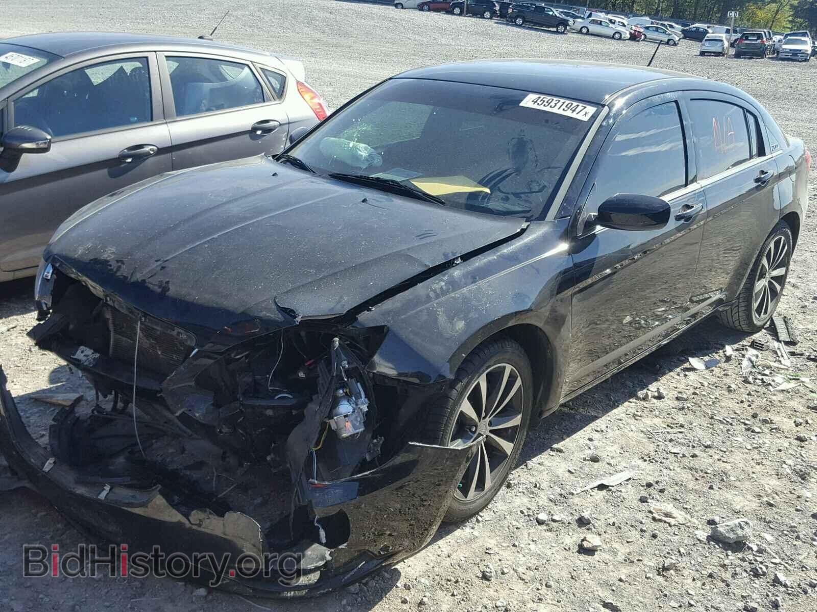 2013 CHRYSLER 200 - VIN: 1C3CCBBG1DN736677 - Фото 2
