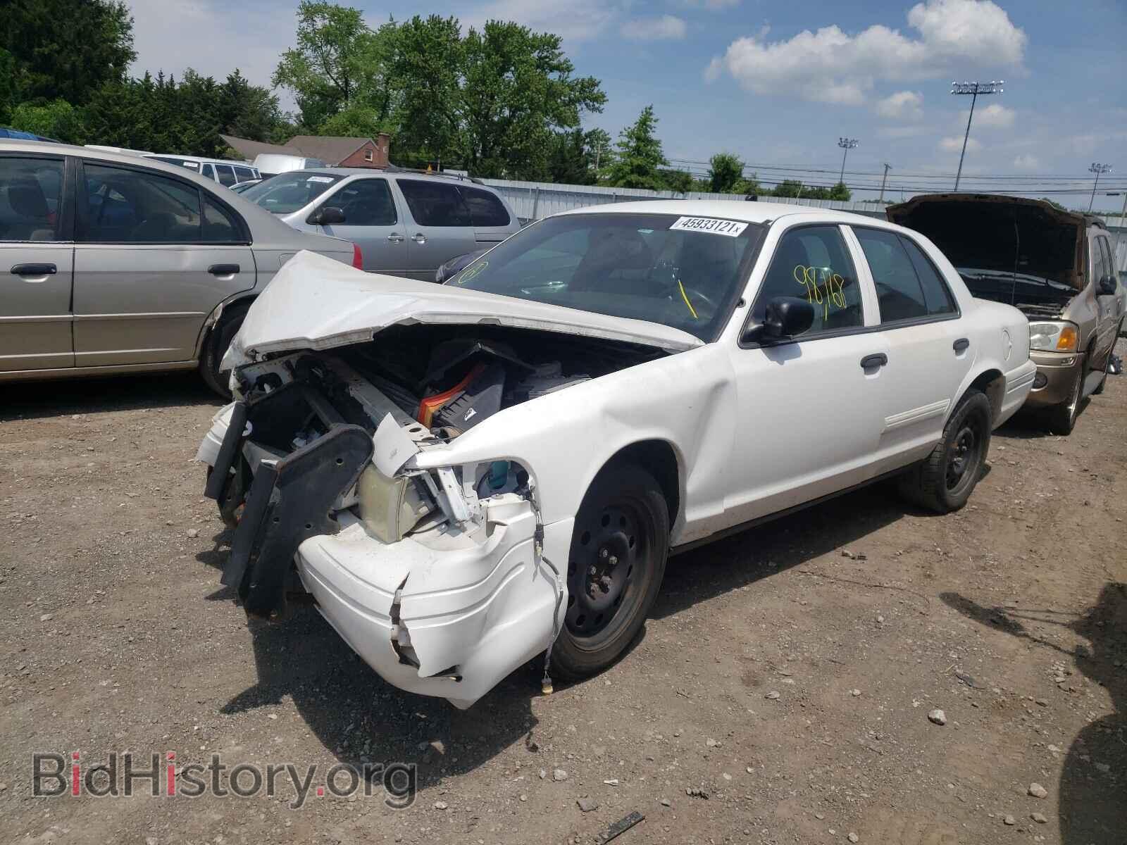 2011 FORD CROWN VIC - VIN: 2FABP7BV8BX119334 - Фото 2