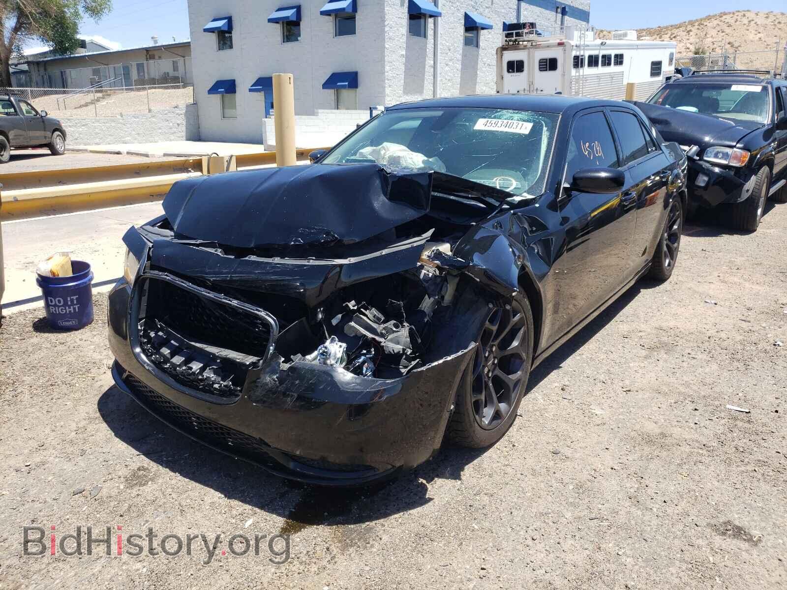 2019 CHRYSLER 300 - VIN: 2C3CCAAG8KH610091 - Фото 2