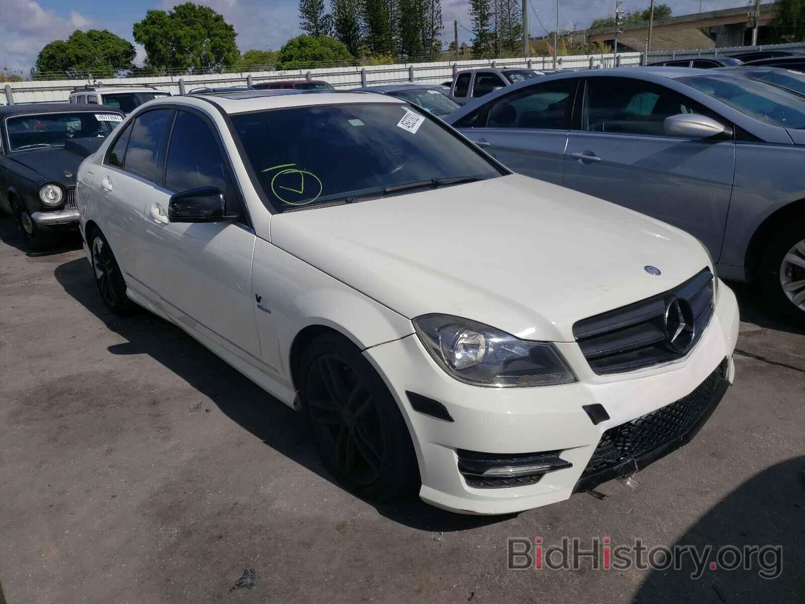 Photo WDDGF4HBXCA629389 - MERCEDES-BENZ C CLASS 2012